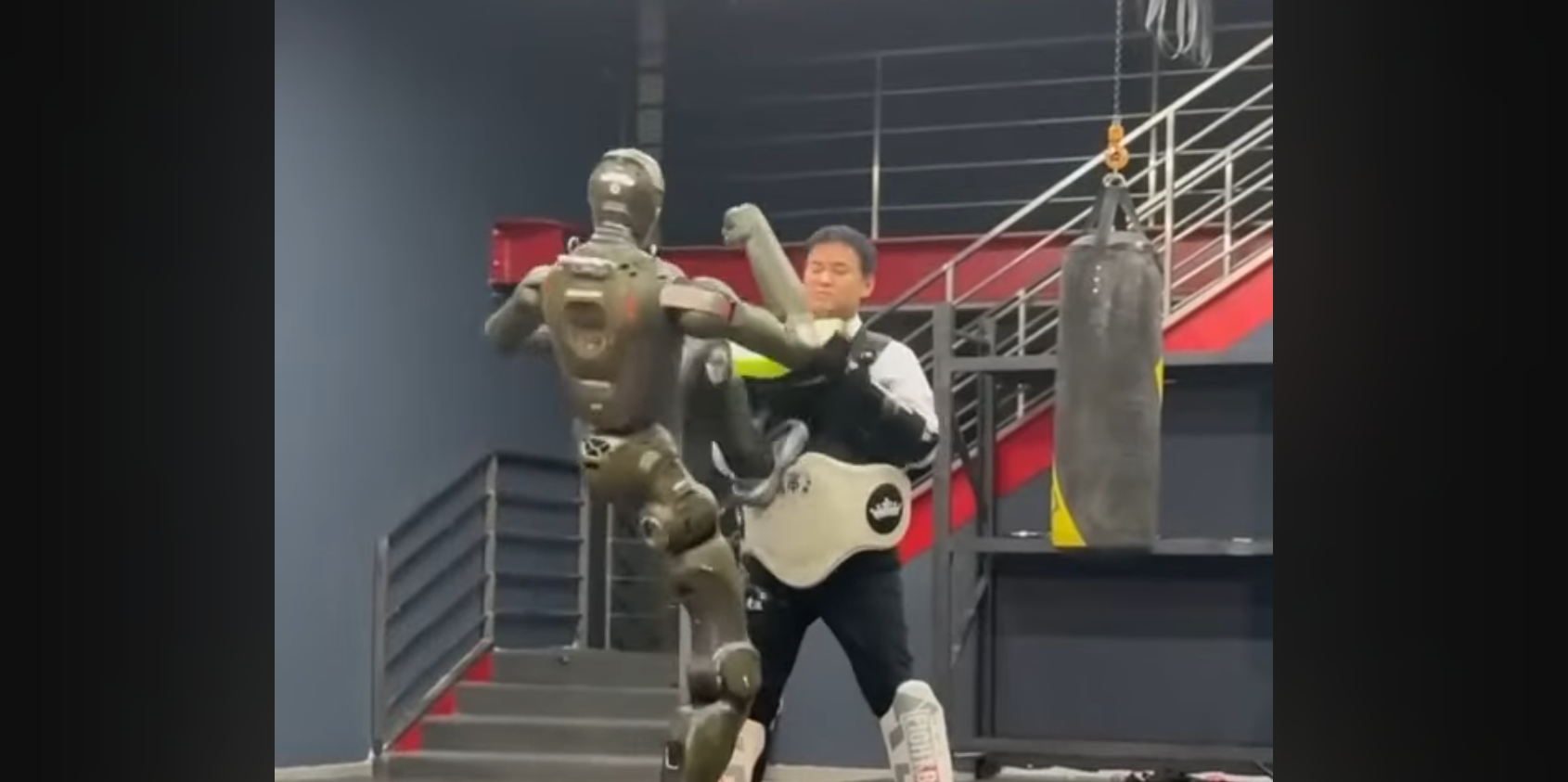 Robot punch — preview